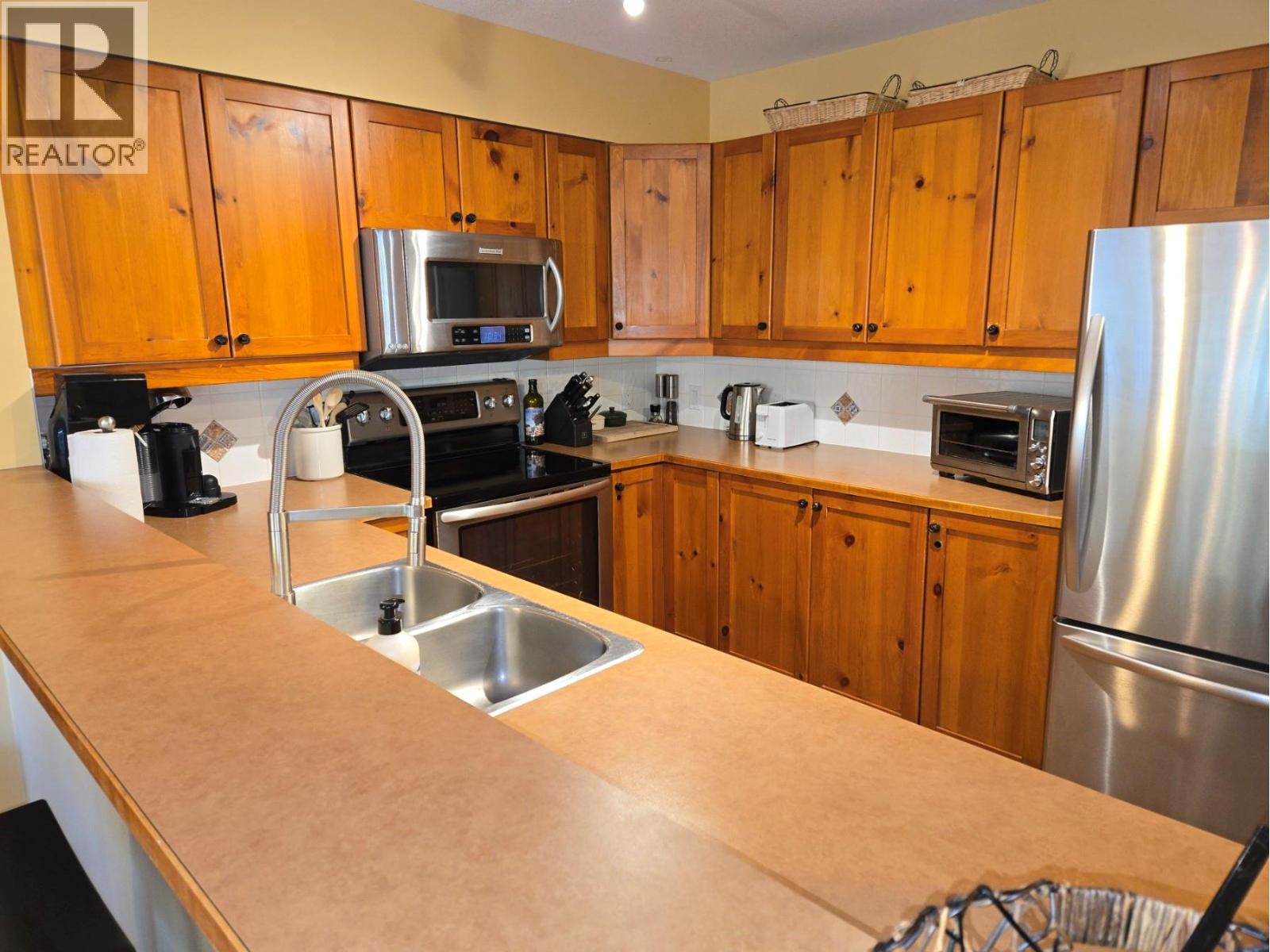 19 2075 Summit Drive, Panorama