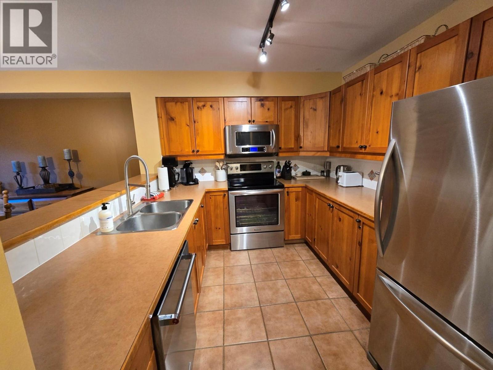 19 2075 Summit Drive, Panorama