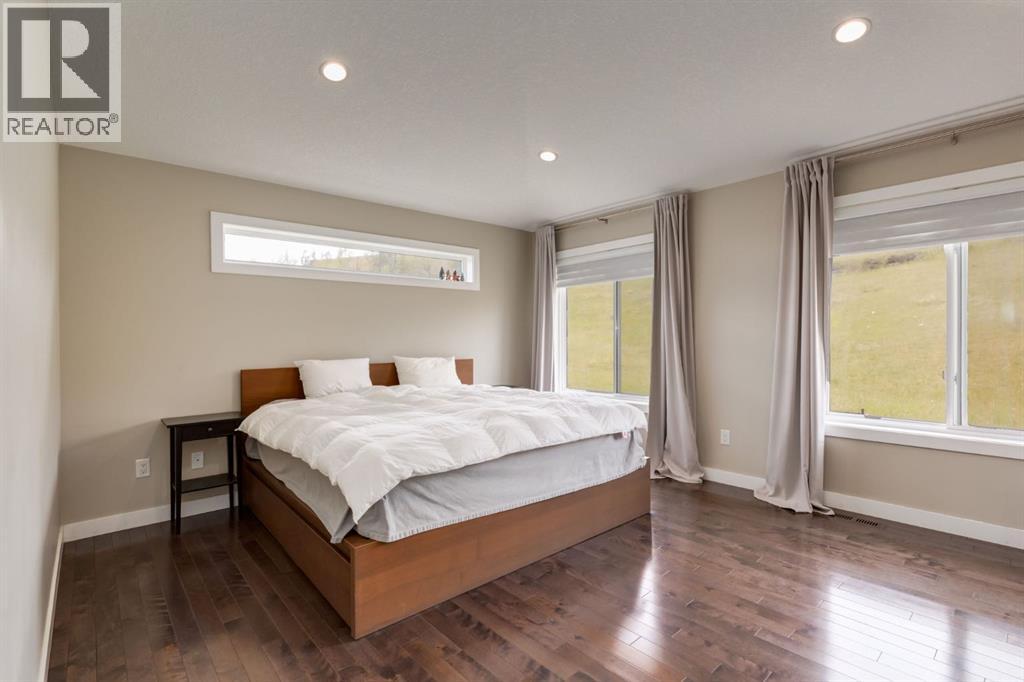 Single Family House for Sale in  Sherwood Mount NW Sherwood Calgary 