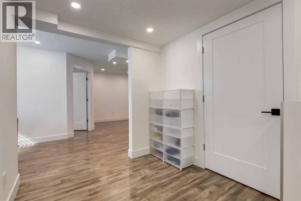 Single Family House for Sale in  Sherwood Mount NW Sherwood Calgary 