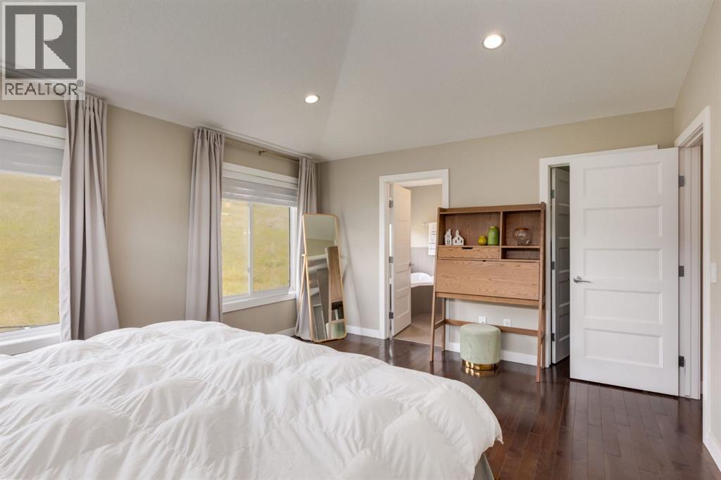 Single Family House for Sale in  Sherwood Mount NW Sherwood Calgary 