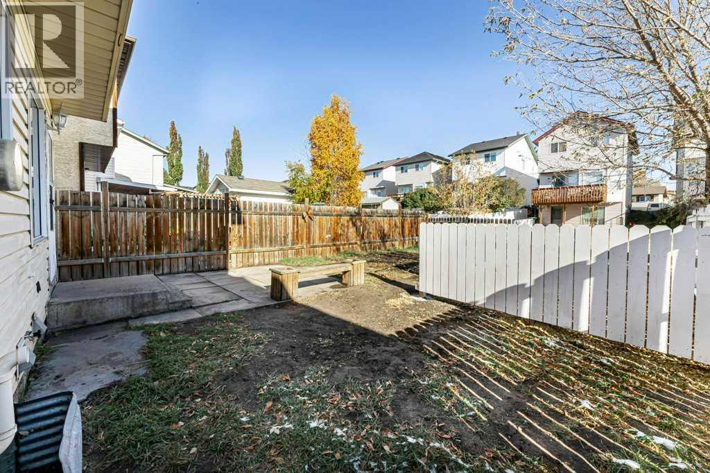 Single Family House for Sale in  Good Crescent Glendale Red Deer 