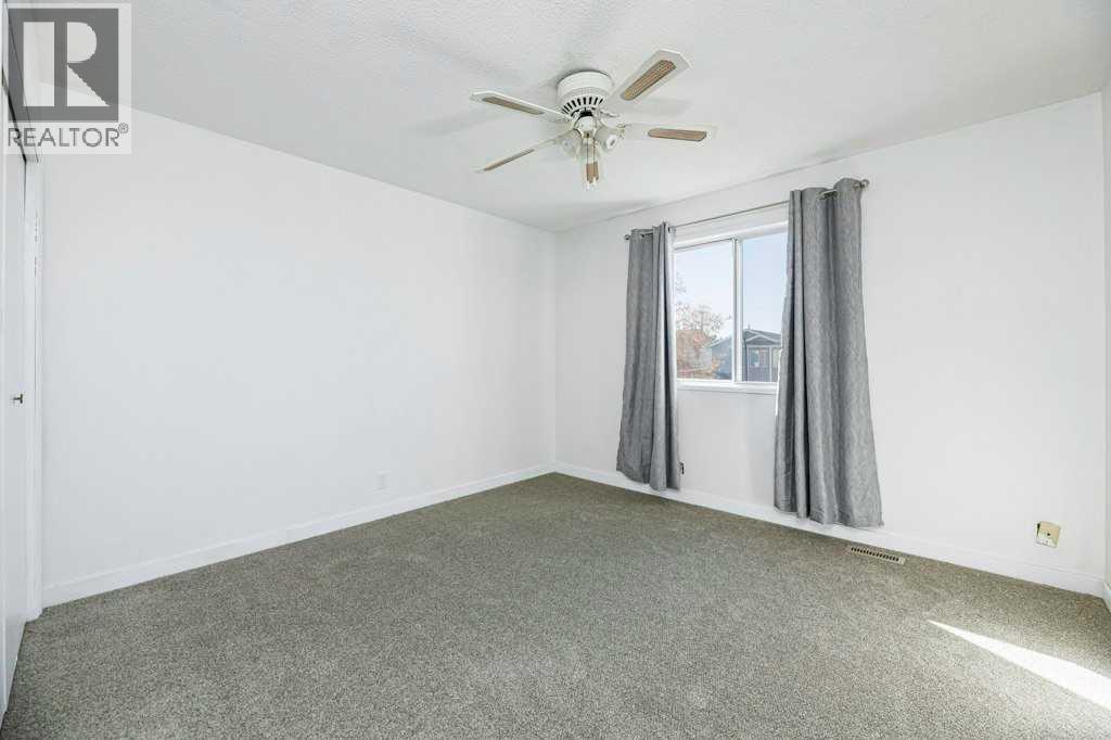 Single Family House for Sale in  Good Crescent Glendale Red Deer 