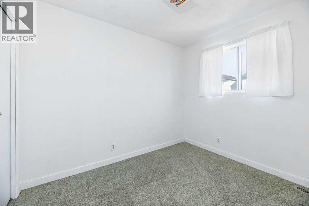 Single Family House for Sale in  Good Crescent Glendale Red Deer 