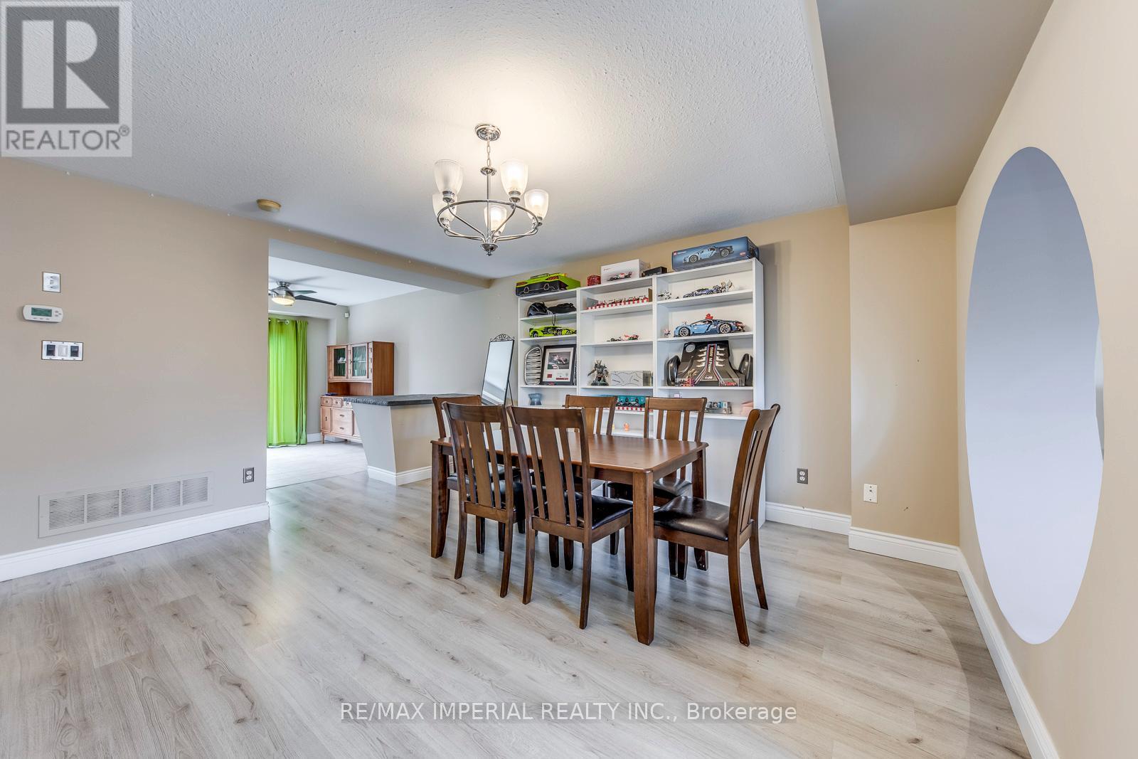 Single Family House for Sale in    SOUTHSIDE PLACE Hamilton (Mountview) 