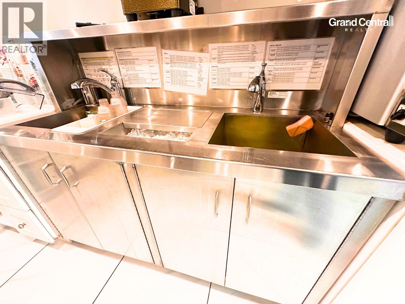 608 W BROADWAY, Vancouver