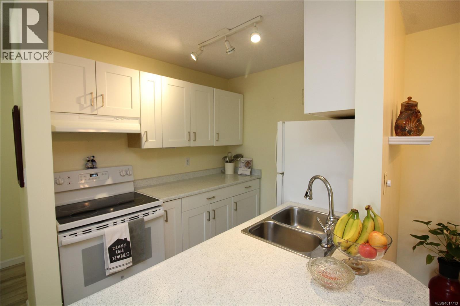 303 9942 Daniel St, Chemainus