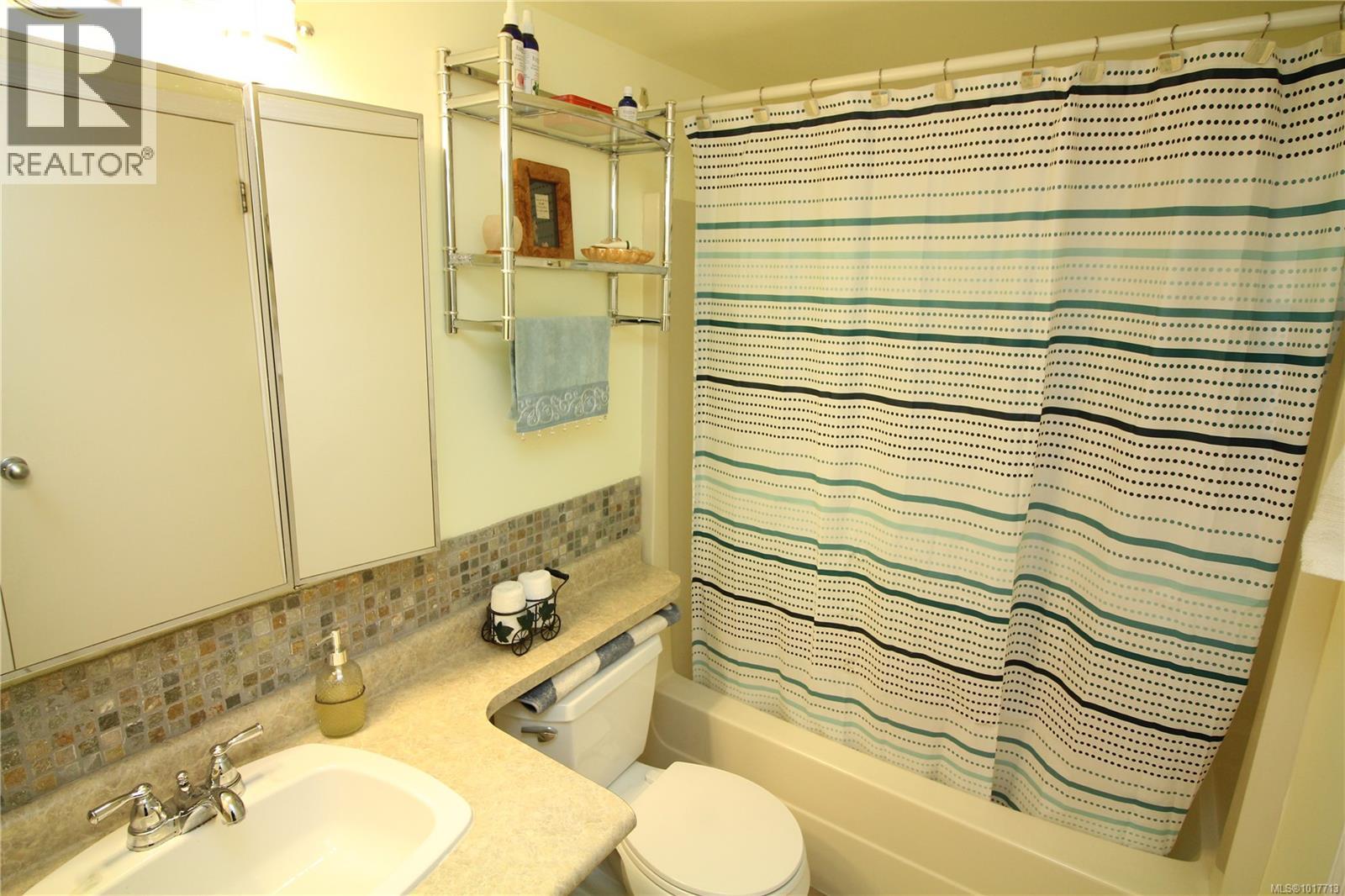 303 9942 Daniel St, Chemainus