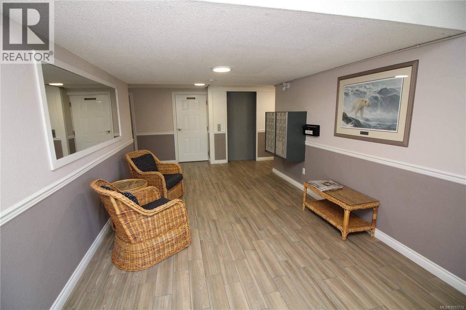 303 9942 Daniel St, Chemainus