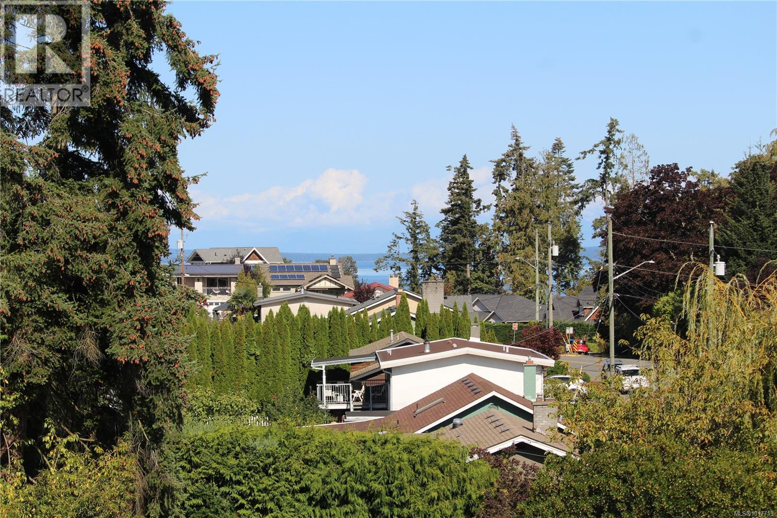 303 9942 Daniel St, Chemainus