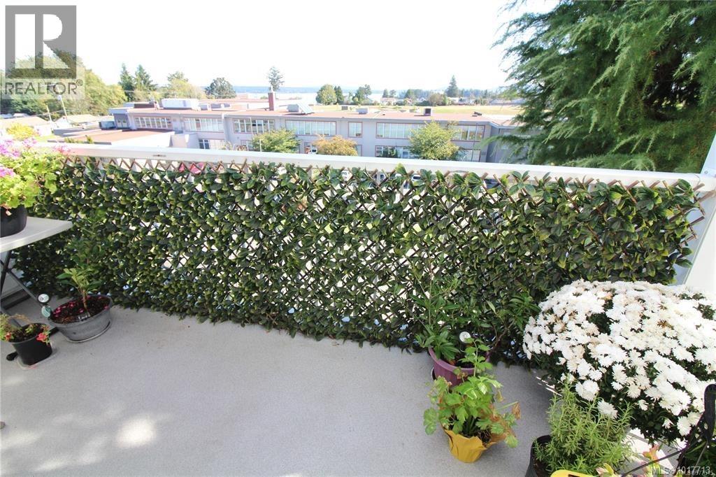 303 9942 Daniel St, Chemainus