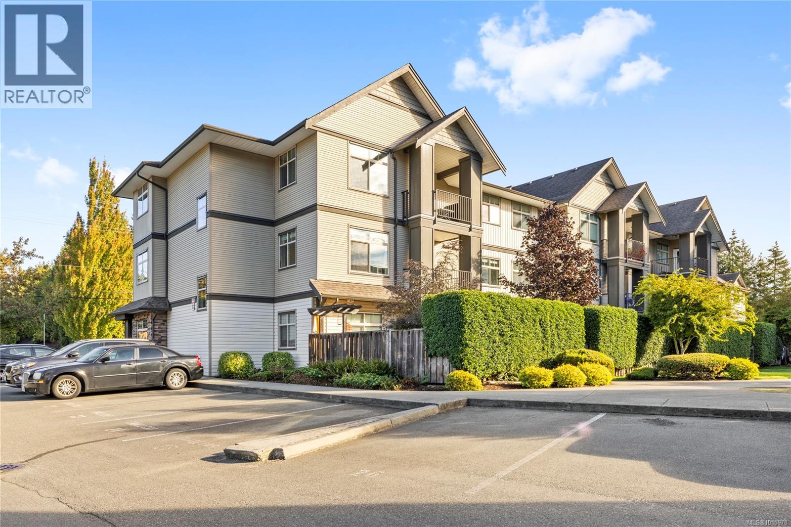 2111 Meredith Rd, Nanaimo - Exteriors - Full Complex View - Photo 2