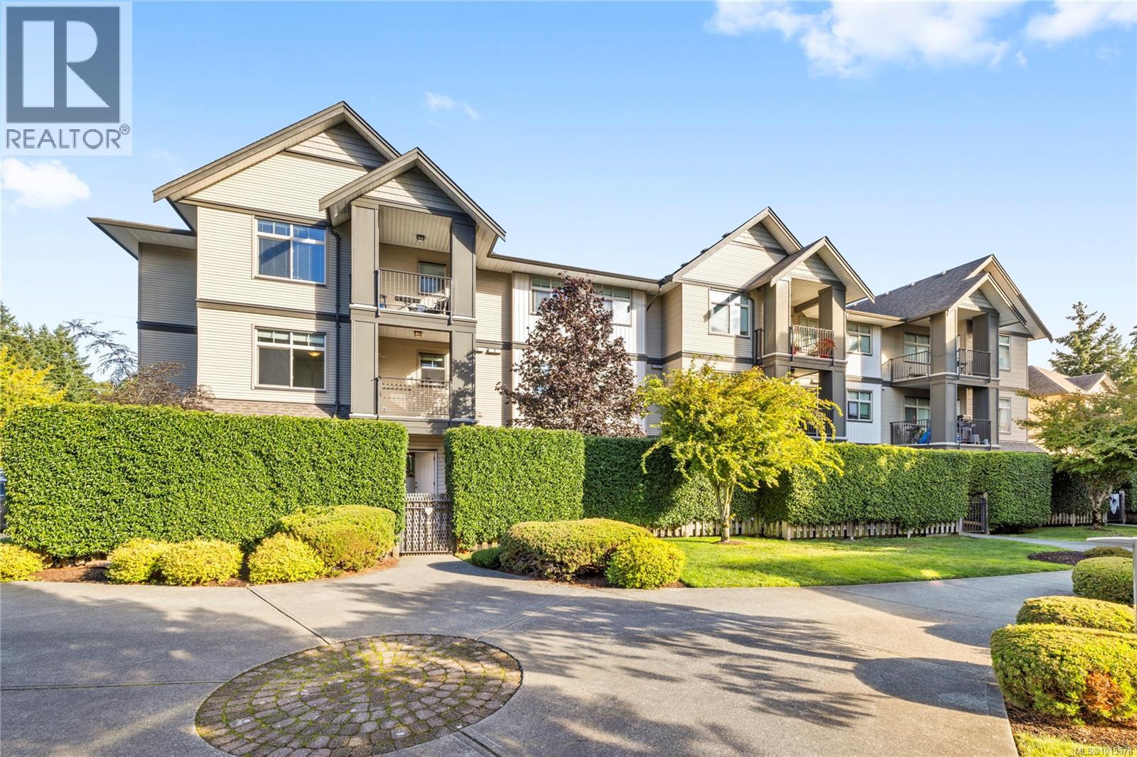 2111 Meredith Rd, Nanaimo - Exteriors - Full Complex View - Photo 4