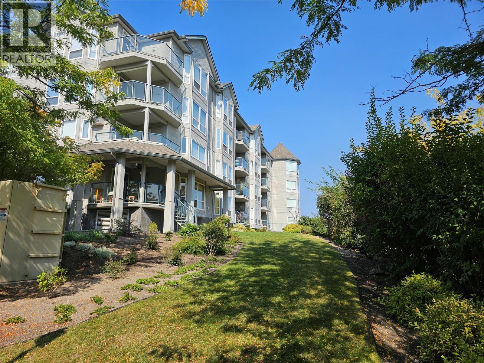 3221 Centennial Drive, Vernon - Exteriors - Photo 2