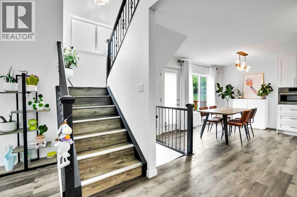 Single Family House for Sale in  Elkton Way SW Springbank Hill Calgary 