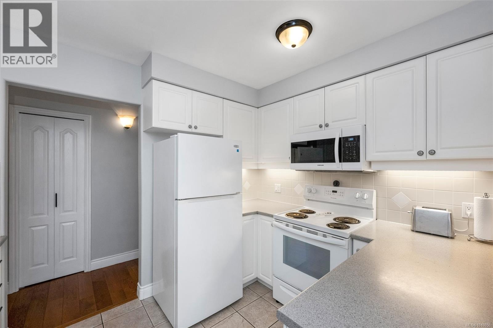 101 605 Douglas St, Victoria