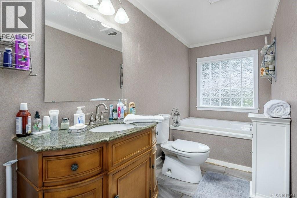 #61 3216 BACK RD - 23