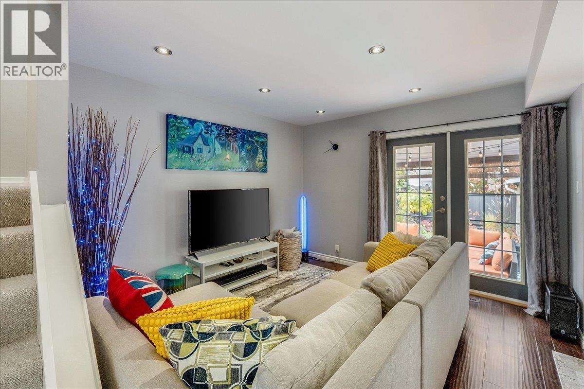 3395 Laurel Crescent, Trail