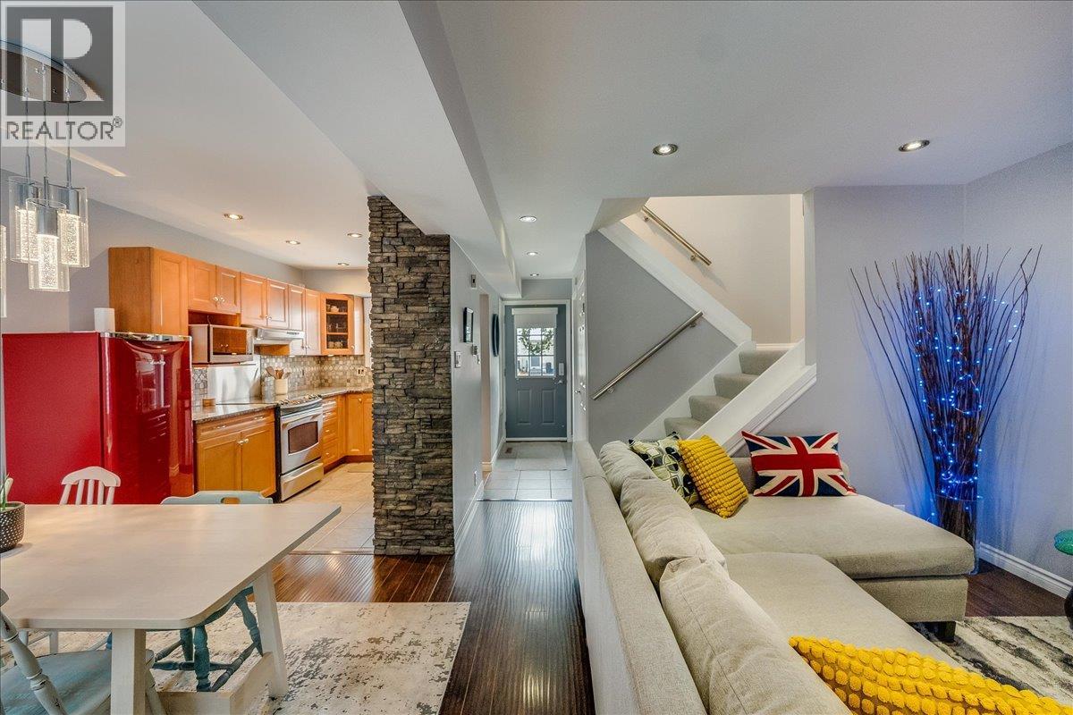 3395 Laurel Crescent, Trail