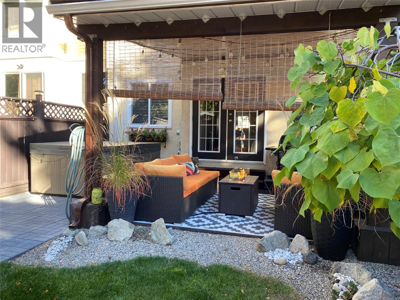 3395 Laurel Crescent, Trail
