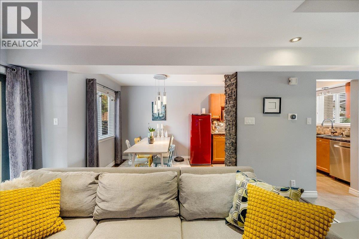 3395 Laurel Crescent, Trail