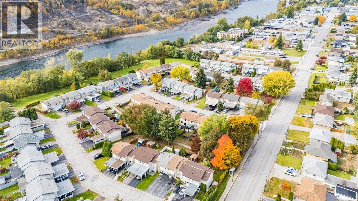 3395 Laurel Crescent, Trail
