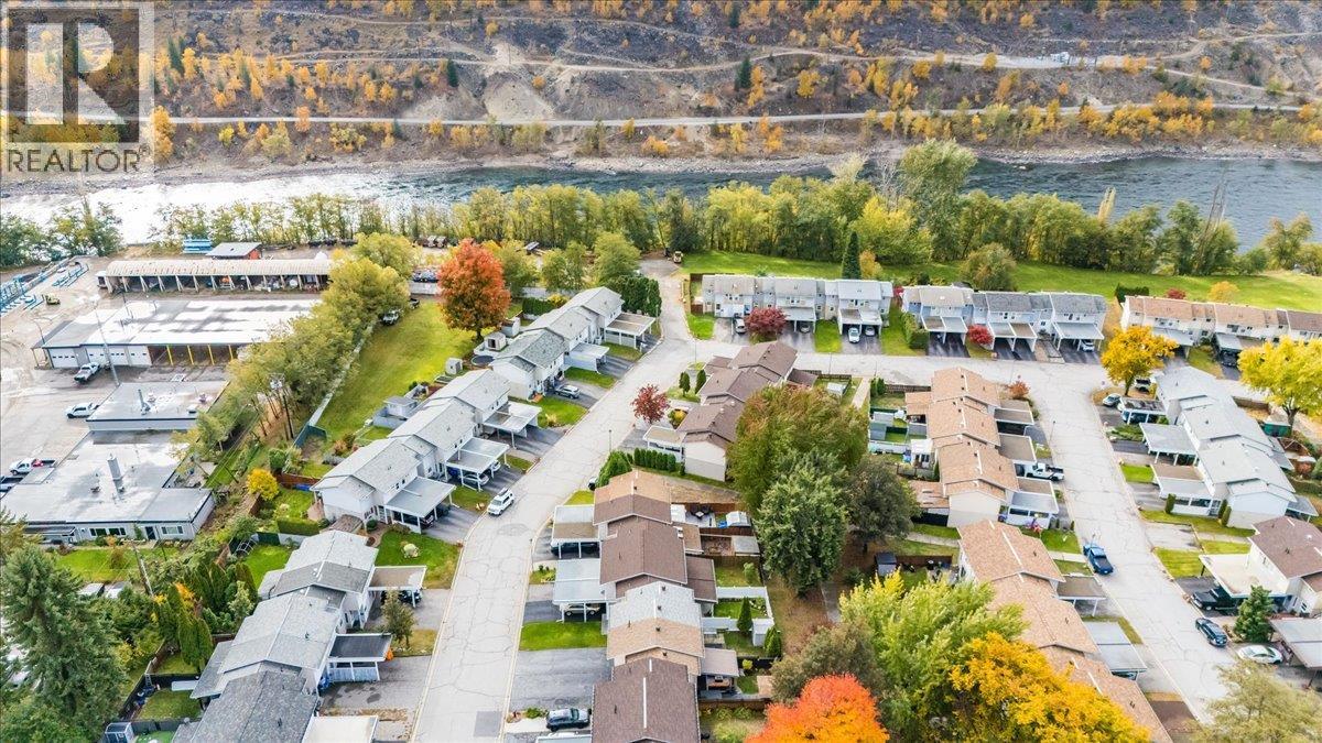 3395 Laurel Crescent, Trail