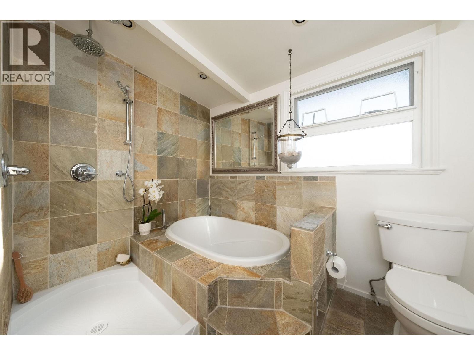 A27 415 W ESPLANADE AVENUE, North Vancouver