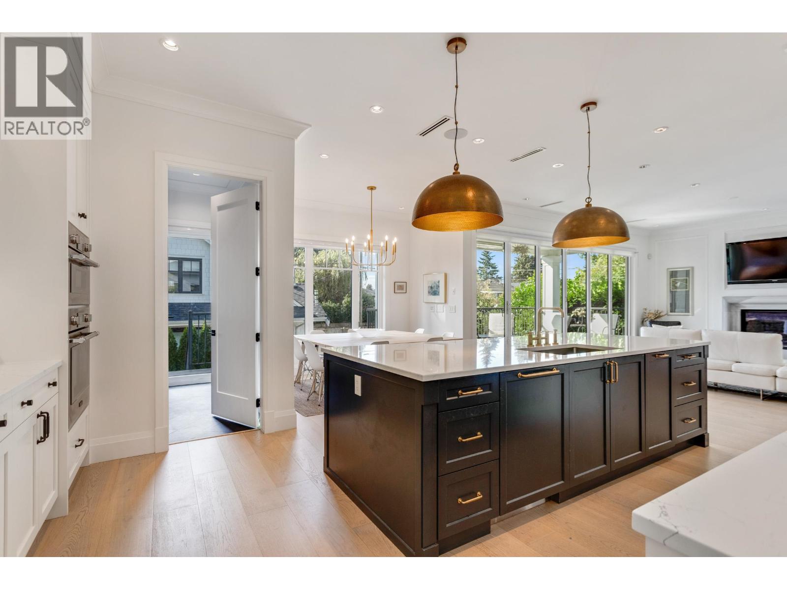 345 E 20TH STREET, North Vancouver