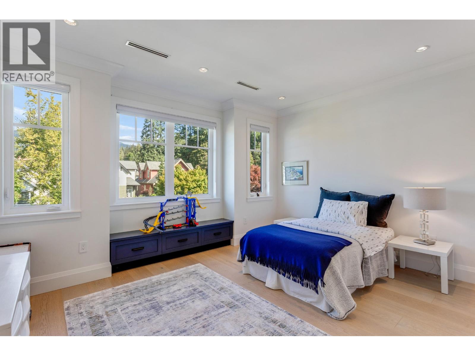 345 E 20TH STREET, North Vancouver