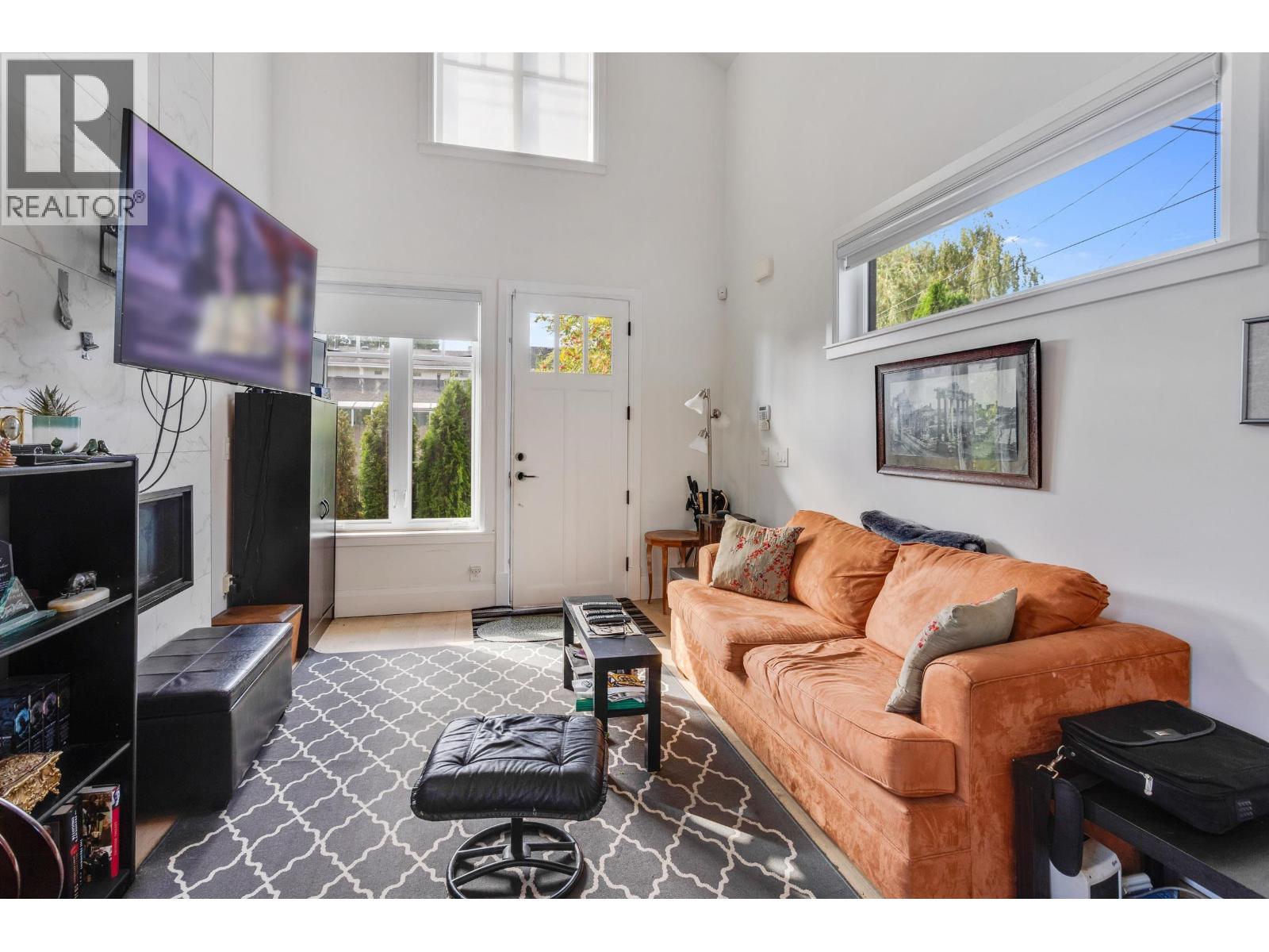 345 E 20TH STREET, North Vancouver