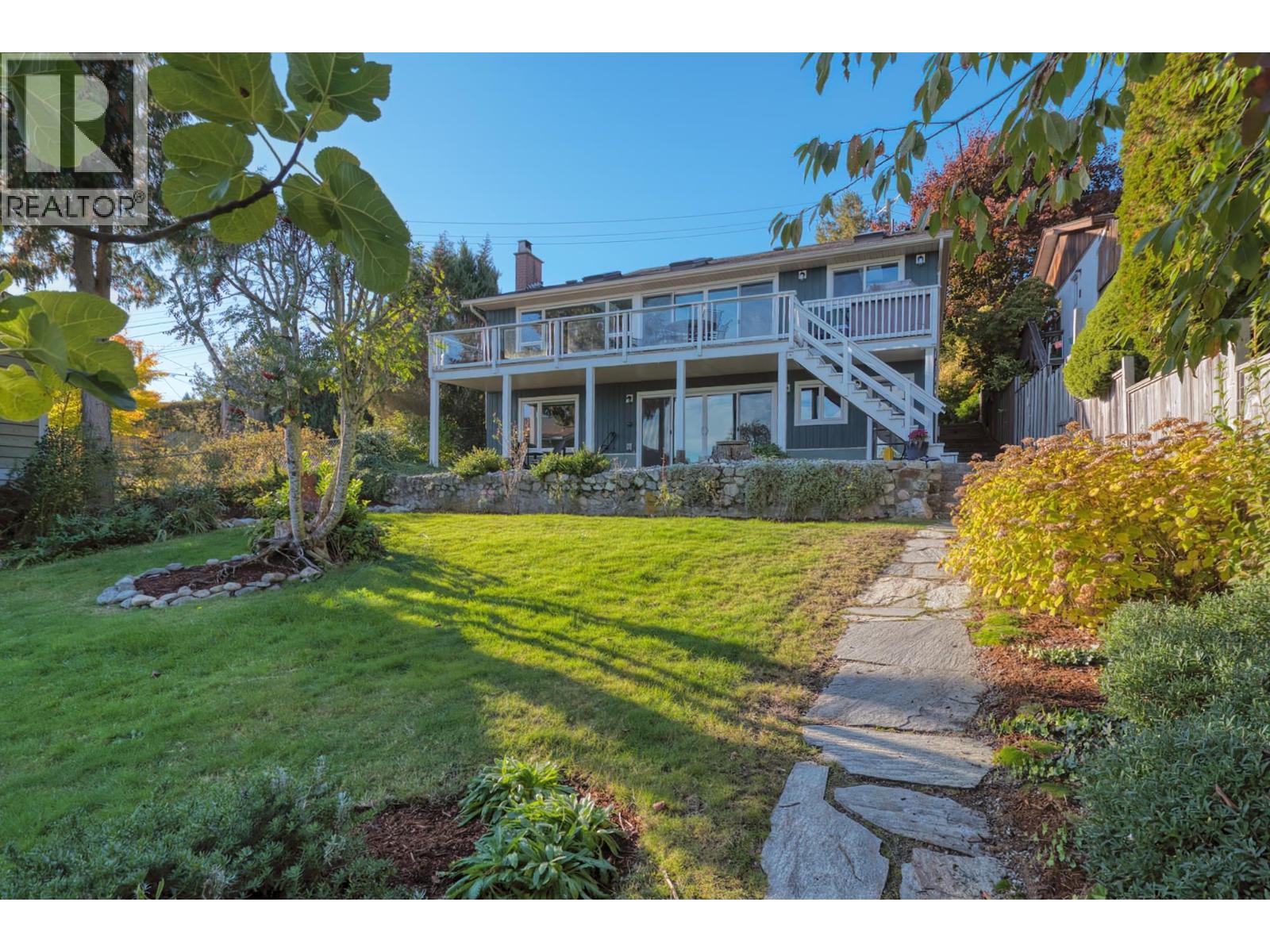648 GIBSONS WAY, Gibsons
