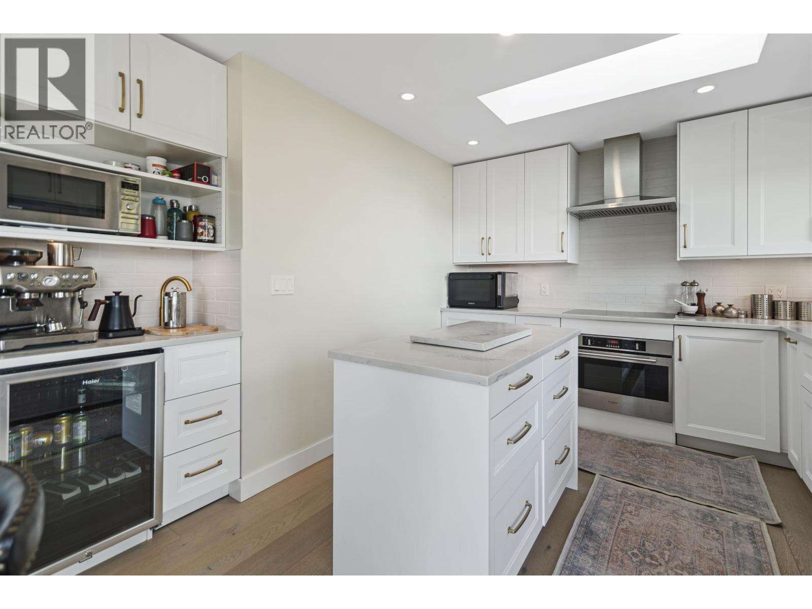 648 GIBSONS WAY, Gibsons