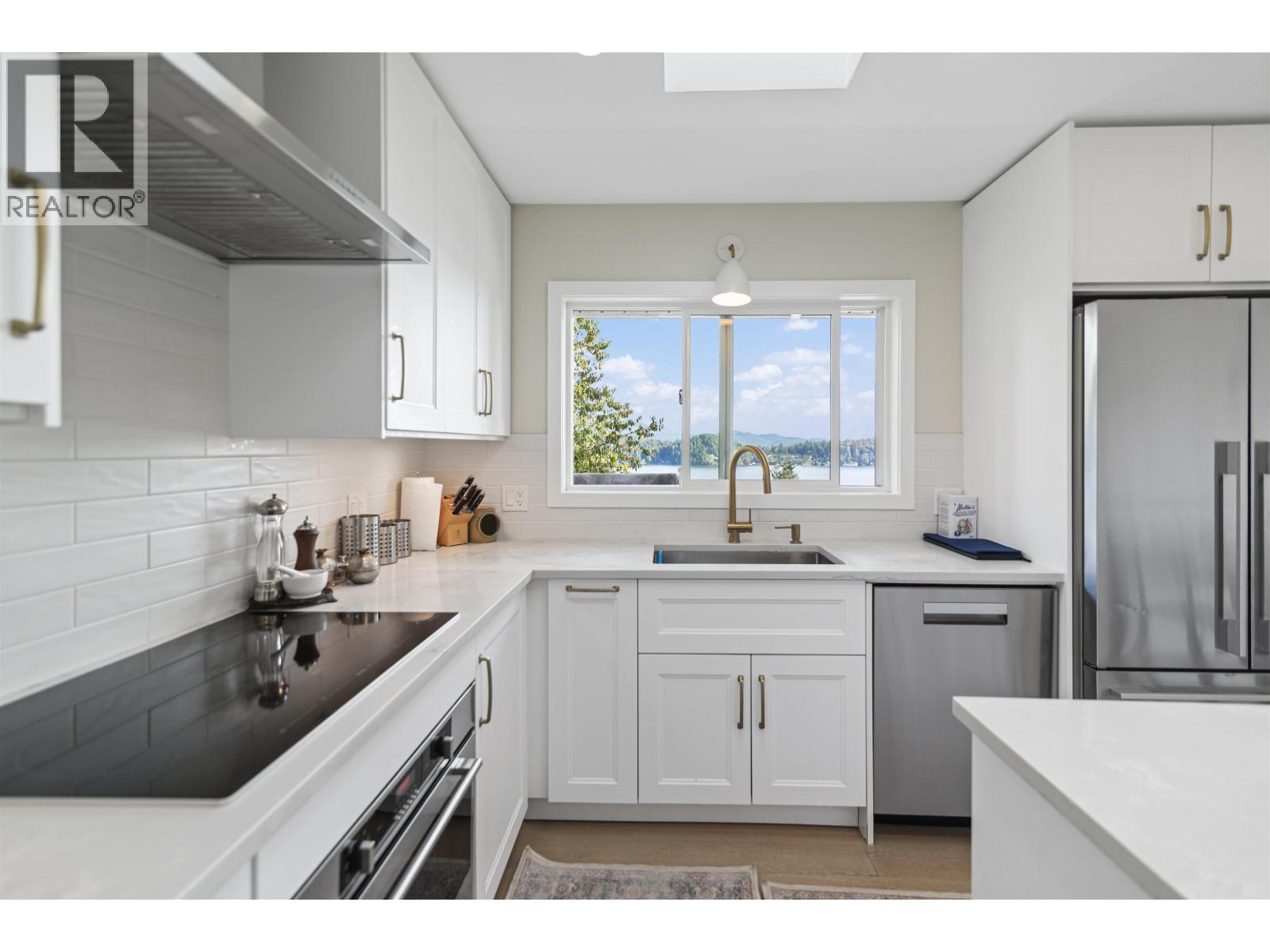 648 GIBSONS WAY, Gibsons