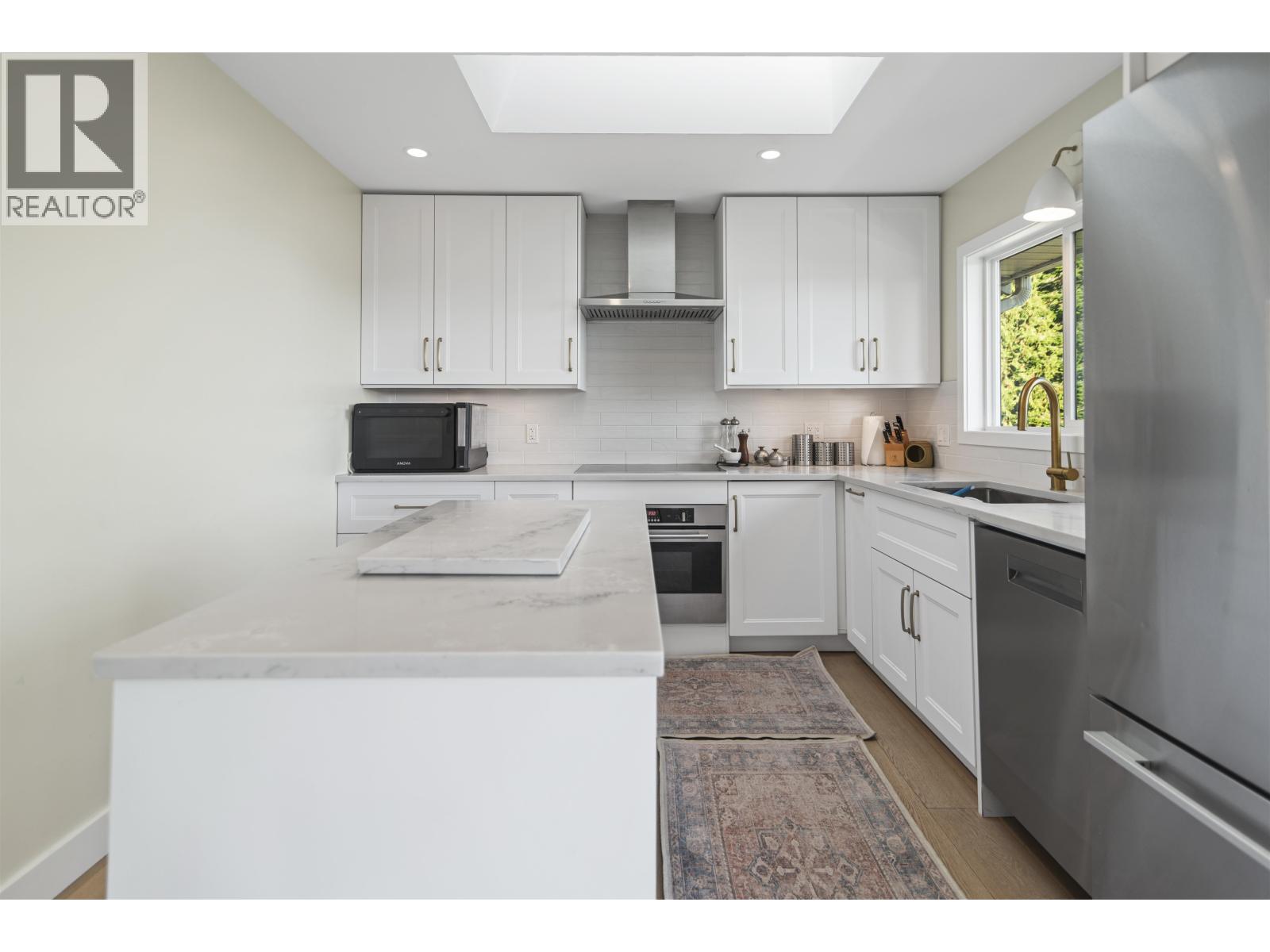 648 GIBSONS WAY, Gibsons