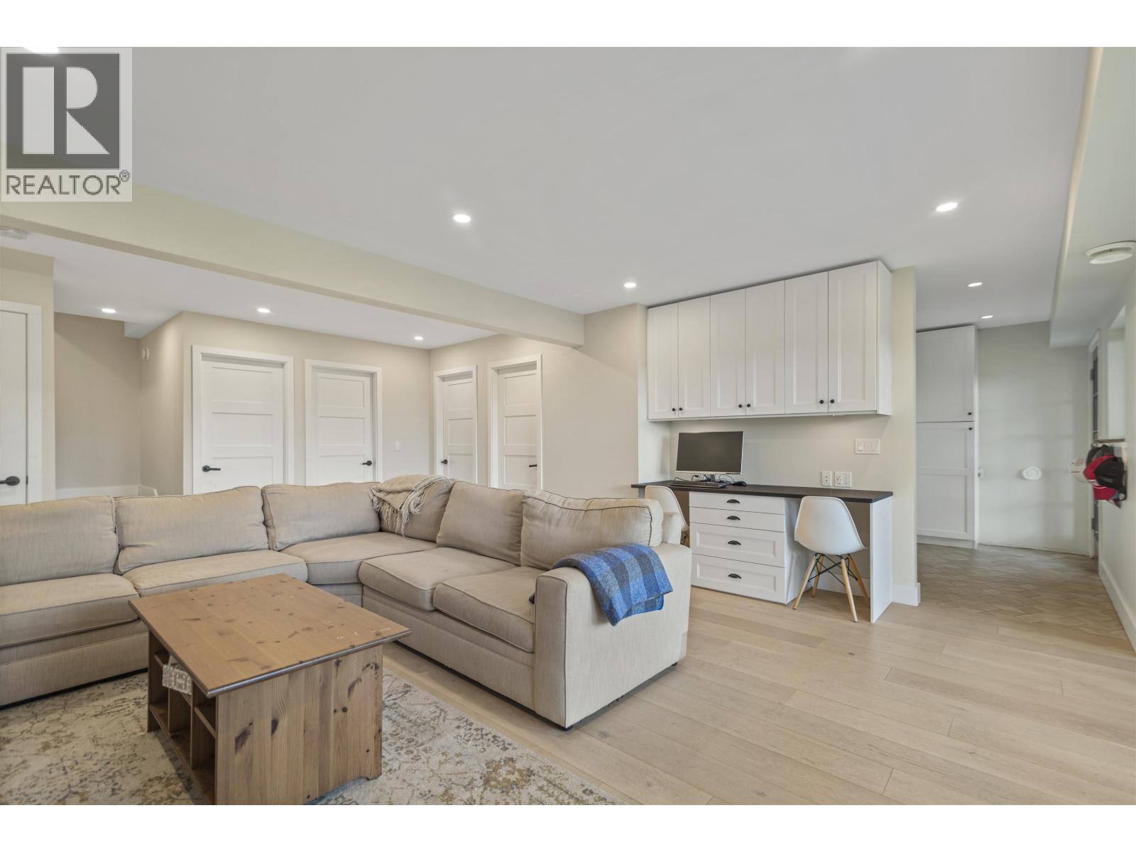 648 GIBSONS WAY, Gibsons