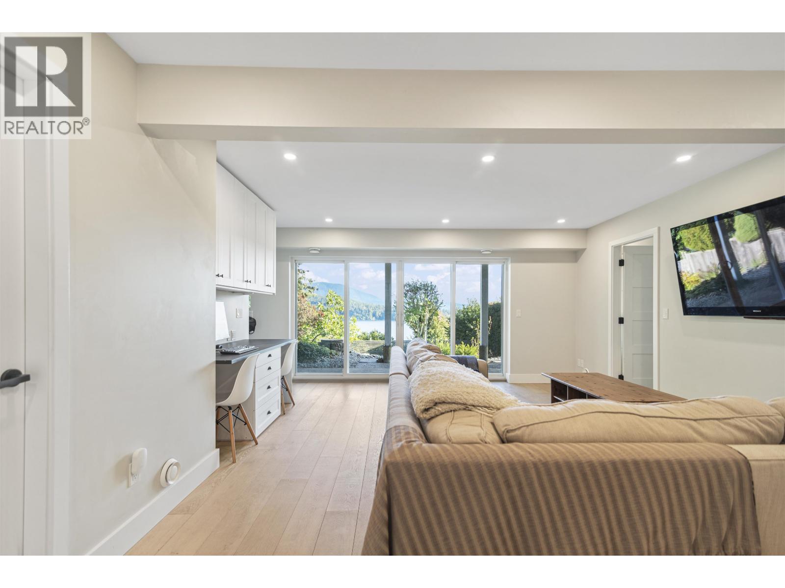 648 GIBSONS WAY, Gibsons