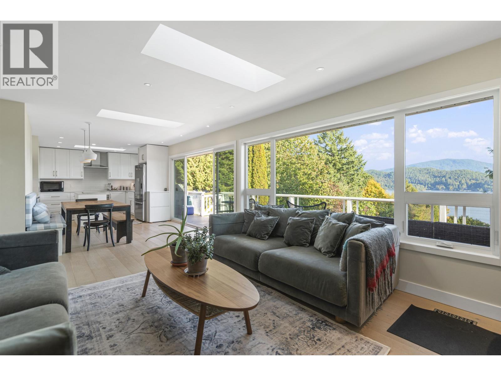 648 GIBSONS WAY, Gibsons