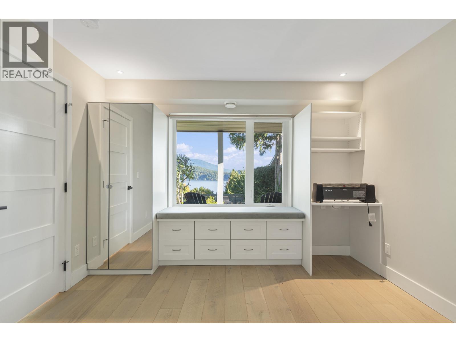 648 GIBSONS WAY, Gibsons