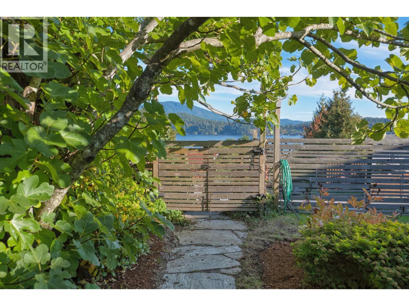 648 GIBSONS WAY, Gibsons