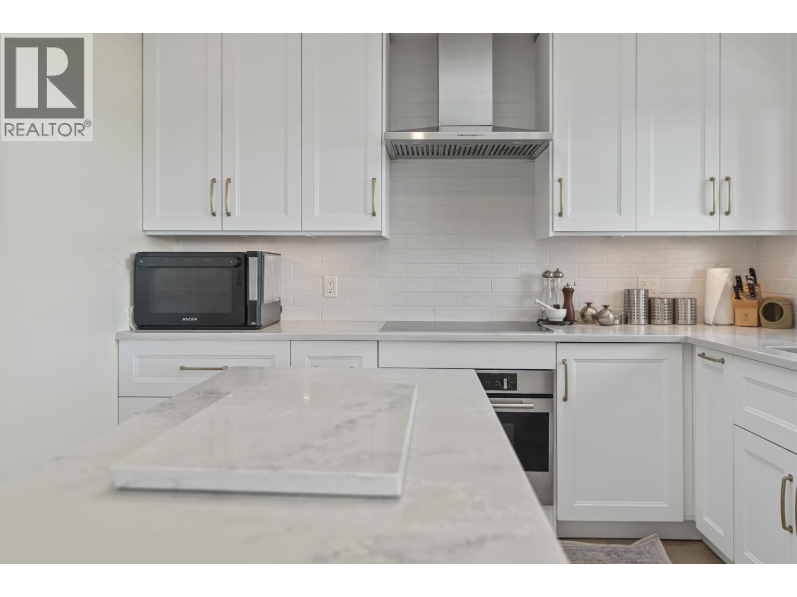 648 GIBSONS WAY, Gibsons