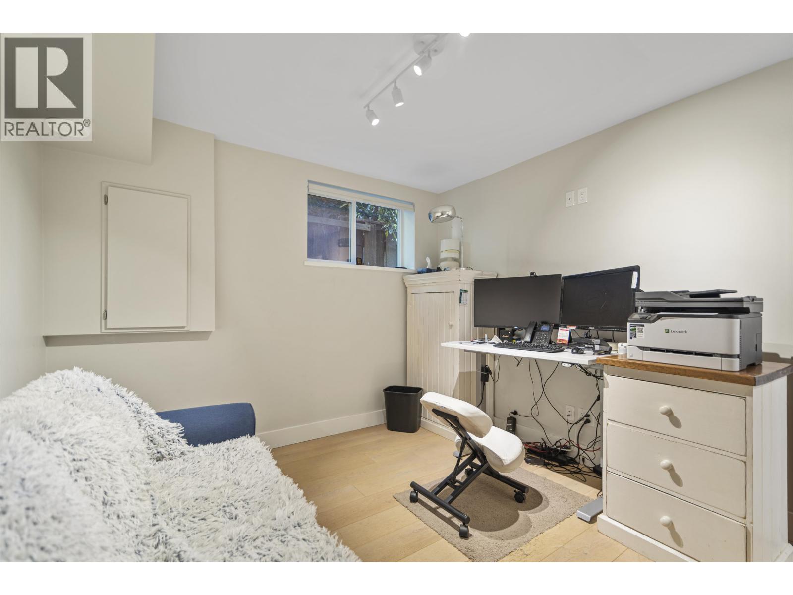 648 GIBSONS WAY, Gibsons