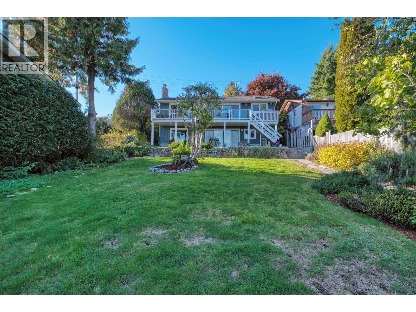 648 GIBSONS WAY, Gibsons