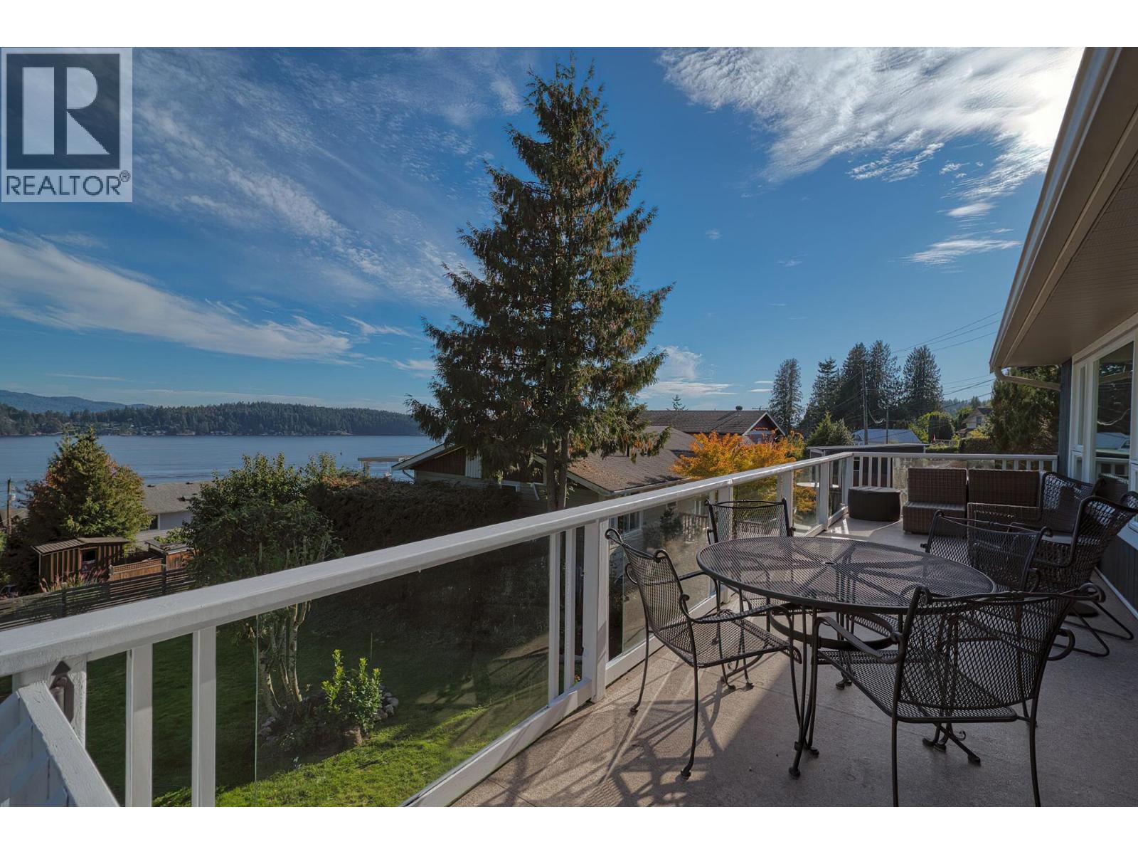 648 GIBSONS WAY, Gibsons