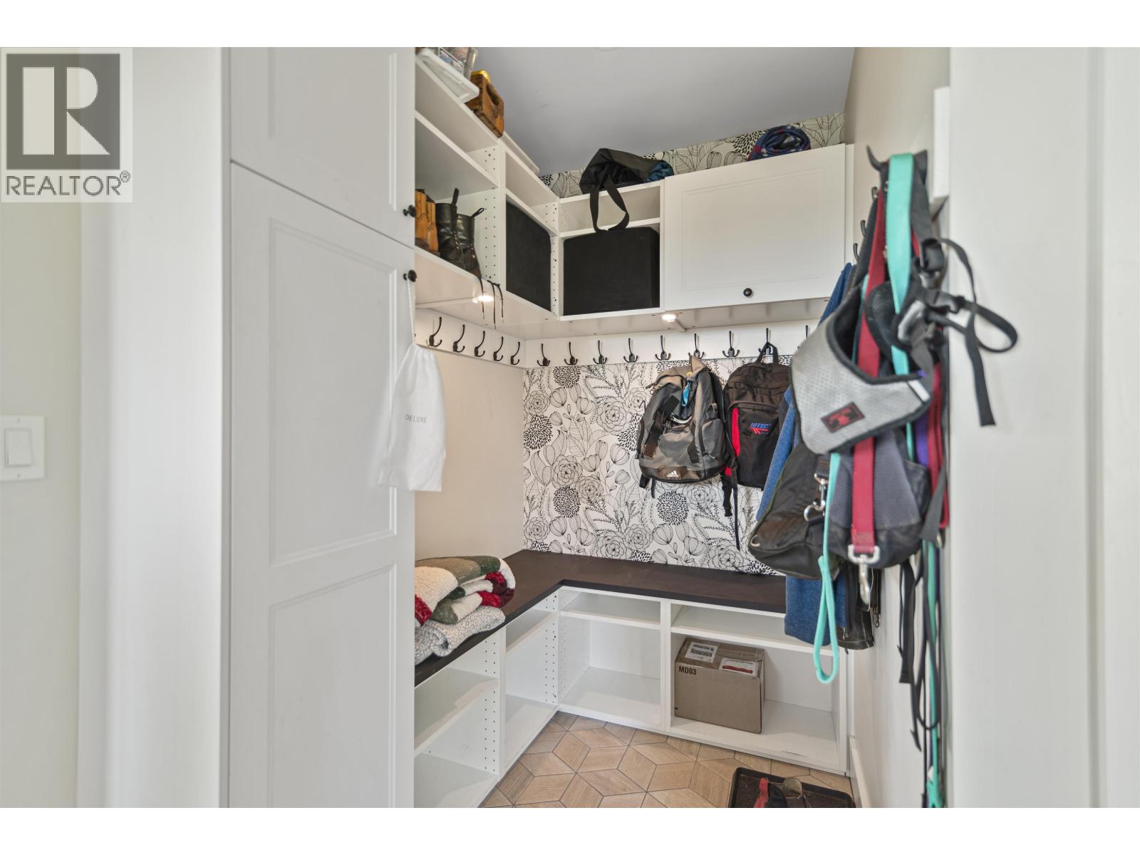 648 GIBSONS WAY, Gibsons