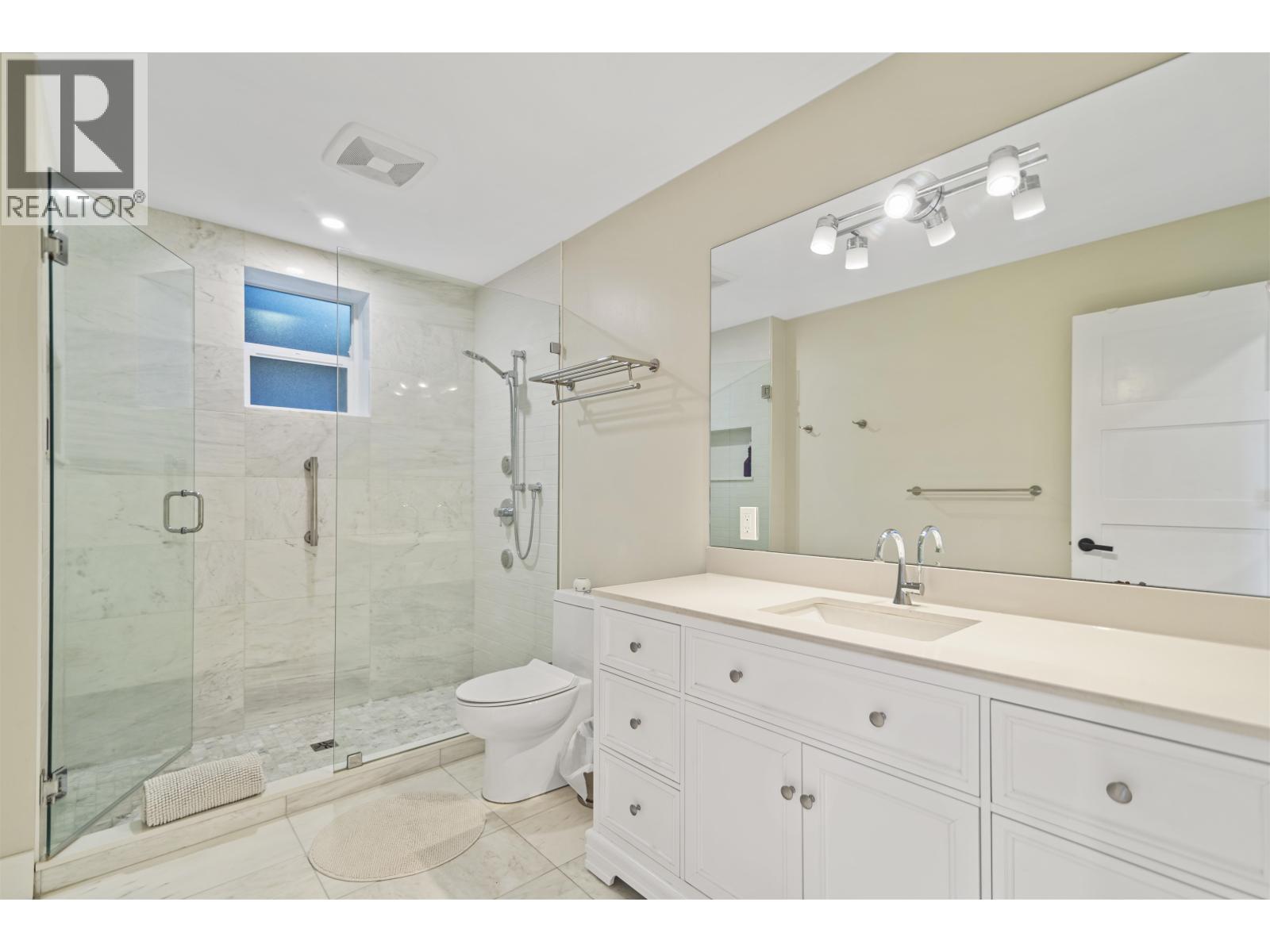 648 GIBSONS WAY, Gibsons