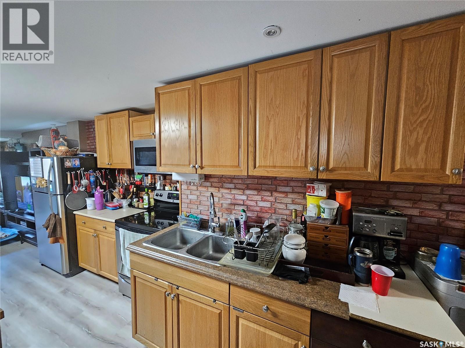 107 Carlyle STREET — photo 25