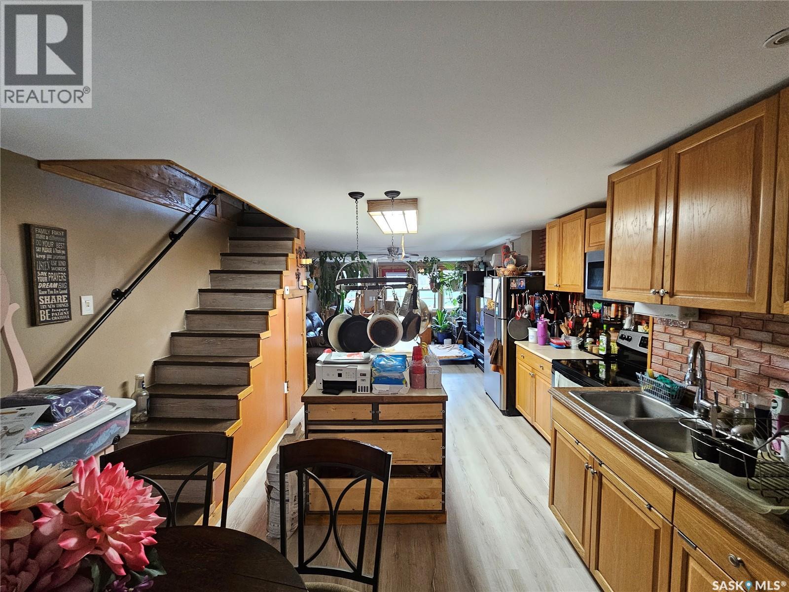 107 Carlyle STREET — photo 26