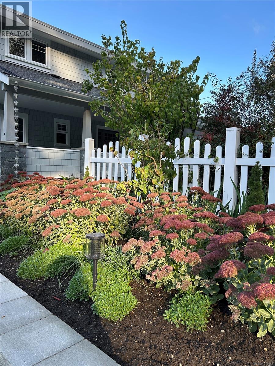 7694 Lantzville Rd, Lantzville