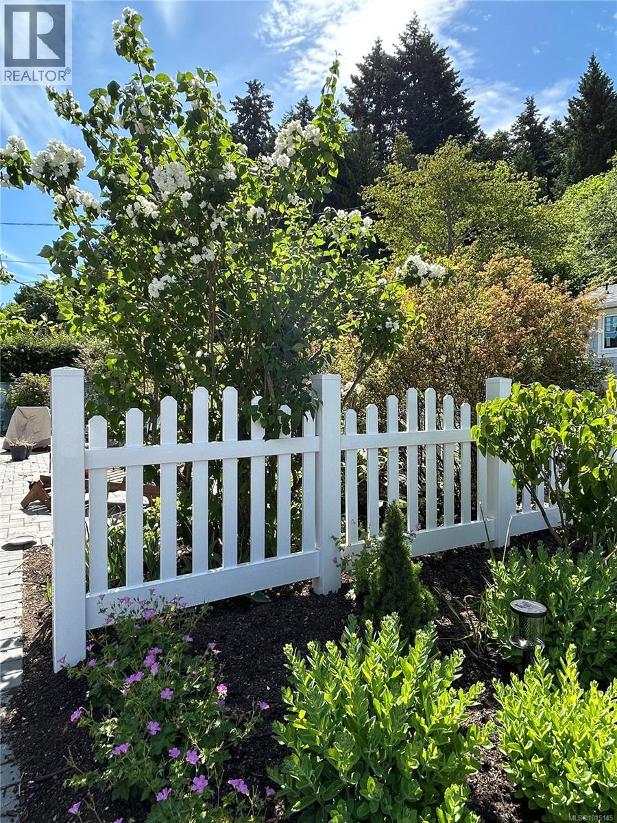 7694 Lantzville Rd, Lantzville